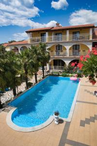 The swimming pool at or close to Apartments Paradis