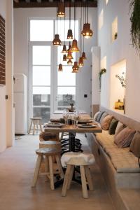 a living room with a table and a couch at Boutique Holiday Home ZaligInAntwerpen 77 in Antwerp