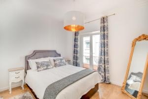 a bedroom with a bed and a mirror at Rua Washington Lisbon in Lisbon