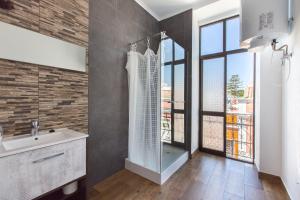 Ένα μπάνιο στο Faro Cosy Guesthouse +54 φωτογραφίες