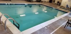 a large swimming pool in a building at Comfort Suites Denver near Anschutz Medical Campus in Aurora