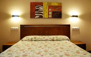 Postel nebo postele na pokoji v ubytování Apartamentos La Barzana
