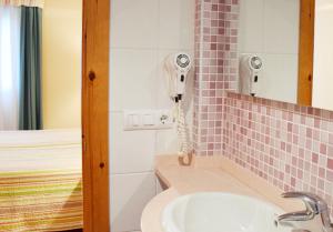 Koupelna v ubytování Apartamentos La Barzana
