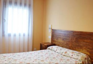 Postel nebo postele na pokoji v ubytování Apartamentos La Barzana