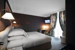 Postel nebo postele na pokoji v ubytování Hôtel Princesse Flore + 32 fotografií