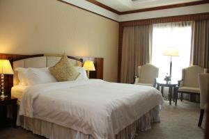 
A bed or beds in a room at Don Chan Palace Hotel & Convention
