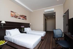 מיטה או מיטות בחדר ב-Armat Hotel