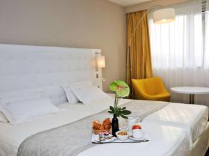Postel nebo postele na pokoji v ubytování Mercure Bourg En Bresse