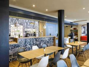 Reštaurácia alebo iné gastronomické zariadenie v ubytovaní Ibis Granada