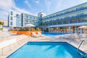 a hotel with a swimming pool in front of a building at azuLine Hotel Pacific in San Antonio