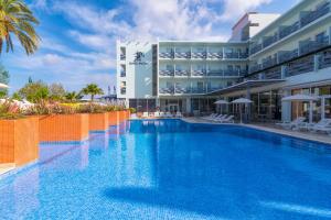 Bazén v ubytování azuLine Hotel Pacific nebo v jeho okolí