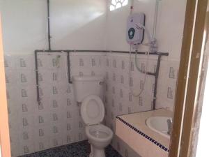 Bilik mandi di Delimah guesthouse