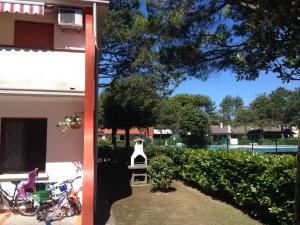 a building with bikes parked in front of a yard at Adriella apartments in Bibione +86 photos