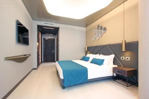 a bedroom with a bed and a television at The Hive Hotel in Rome