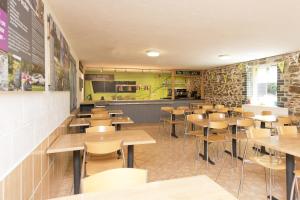 A restaurant or other place to eat at YHA Okehampton