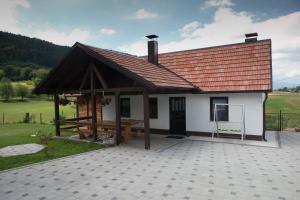 Nespecifikovaný výhled na hory nebo výhled na hory při pohledu z penzionu