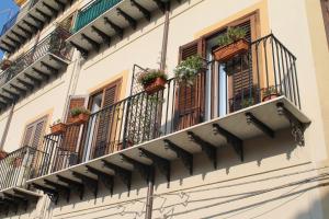 Balkon atau teras di Canceddi Rooms