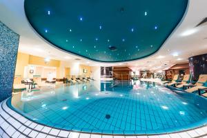 Bazén v ubytování Mauritius Hotel & Therme nebo v jeho okolí