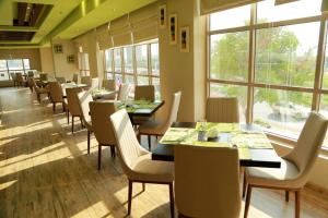 Restaurace v ubytování Royal View Hotel