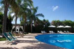 בריכת השחייה שנמצאת ב-Hotel Club Costa Smeralda או באזור