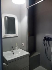 a bathroom with a sink and a shower at Residenza Navi in Verona
