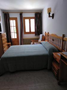 Tempat tidur dalam kamar di Pensión Rural Arroyo la Teja