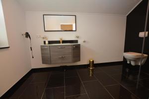 Ein Badezimmer in der Unterkunft Ferienhaus Merzijana