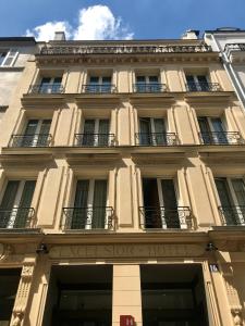 Gallery image of Excelsior Batignolles in Paris