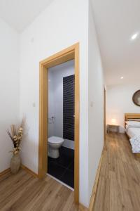 Koupelna v ubytování Studio Apartments Plitvice Lacus + 37 fotografií