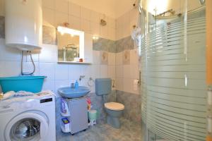 Kúpeľňa v ubytovaní Apartments Đino 1374