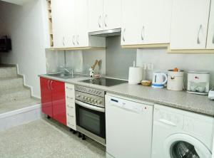 Kuchyňa alebo kuchynka v ubytovaní Apartamentos Caleros