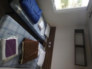GastesにあるMobil homeの二段ベッド2組が備わる客室です。