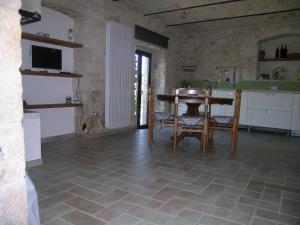 Kuchyň nebo kuchyňský kout v ubytování Masseria del Ponte