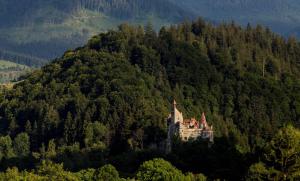 Nespecifikovaný výhled na hory nebo výhled na hory při pohledu z hotelu