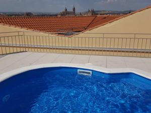 A piscina localizada em Hotel Alameda Palace ou nos arredores