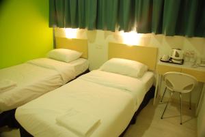 Кровать или кровати в номере Old Penang Hotel - Penang Times Square