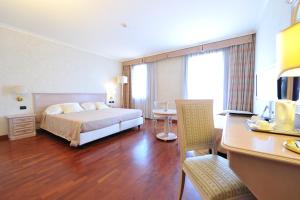 Postel nebo postele na pokoji v ubytování Hotel Roxy Plaza