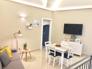 A television and/or entertainment centre at Giader's House - Free Parking