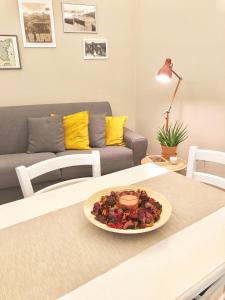A seating area at Giader's House - Free Parking