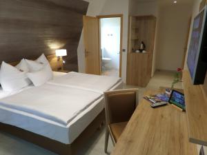 Postel nebo postele na pokoji v ubytování C-YOU Hotel Chemnitz