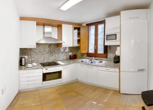 Kuchyň nebo kuchyňský kout v ubytování Galligants Apartment