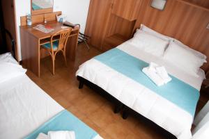 Кровать или кровати в номере Hotel del Mar
