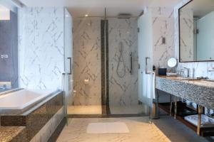 Uma casa de banho em Melia Yangon