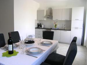Kuchyňa alebo kuchynka v ubytovaní Apartman Danijel
