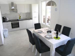 Kuchyňa alebo kuchynka v ubytovaní Apartman Danijel