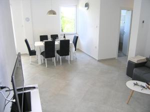 TV a/nebo společenská místnost v ubytování Apartman Danijel