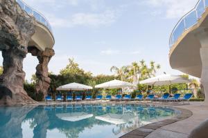 Bazén v ubytování Hotel Arcobaleno nebo v jeho okolí