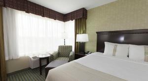 Postel nebo postele na pokoji v ubytování Holiday Inn Columbia East by IHG