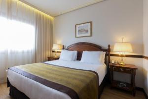 Postel nebo postele na pokoji v ubytování Hotel Exe Reina Isabel