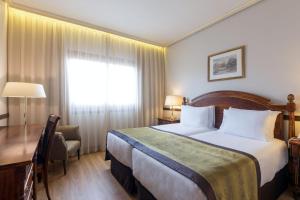 Postel nebo postele na pokoji v ubytování Hotel Exe Reina Isabel
